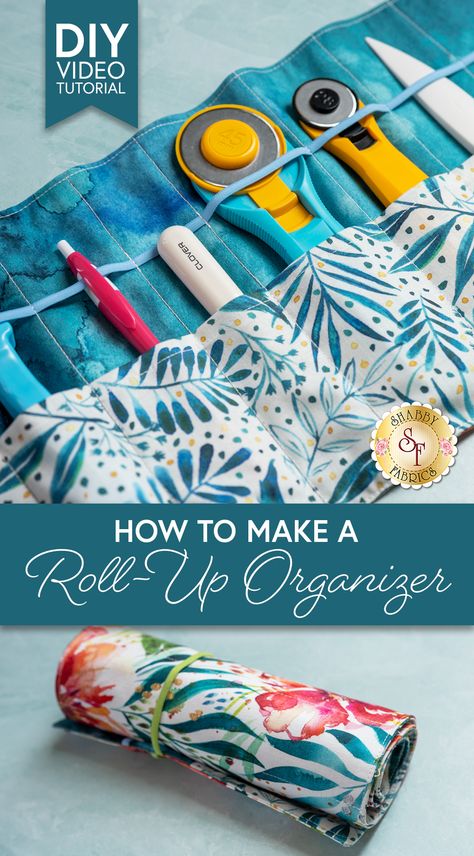 Follow along with Jen in this DIY tutorial as she shows you how to make a Roll-up Organizer using beautiful fabrics, and colorful coordinating elastic! This project is fun and easy to create, with lots of opportunities for custom and creative modifications to fit your needs! Use this to take utensils to a picnic, organize sewing notions, art supplies and more! Sewing Supplies Storage Bag, Notions Bag Sewing Pattern, Sewing Roll Up Bag, Art Supplies Bag Diy, Diy Sewing Kit Organizer, Roll Up Sewing Kit Pattern, Roll Up Organizer, Sewing Projects For Office, Sewing Accessories Organizer