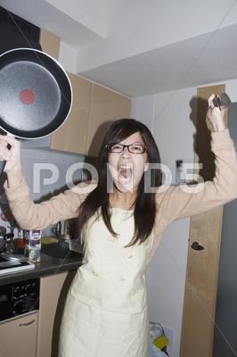 Woman screaming whilst holding kitchen knife and frying pan Stock Photos #AD ,#holding#kitchen#Woman#screaming Woman With A Knife, Someone Holding A Knife, Person Holding Knife Reference, Woman Holding Knife, Person Holding Knife, Woman Screaming, Memory Art, Life Reference, Knife Drawing