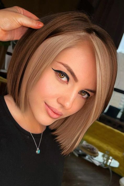 Totally Awesome Hair Color Ideas for Two Tone Hair ★ Short Hair Highlights, Framing Highlights, Bob Hair Color, Caramel Highlights, Hair Color Techniques, Short Hair Color, Penteado Cabelo Curto, Hair Color And Cut, Short Hair Haircuts