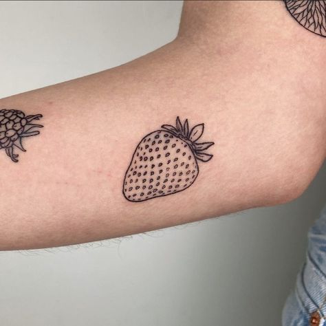 Detailed Strawberry Tattoo, Black And Grey Strawberry Tattoo, Cartoon Strawberry Tattoo, Strawberry Line Tattoo, Strawberry Stick And Poke, Fine Line Strawberry Tattoo, Strawberry Tattoo Simple, Strawberry Tattoo Black And White, Strawberry Flower Tattoo