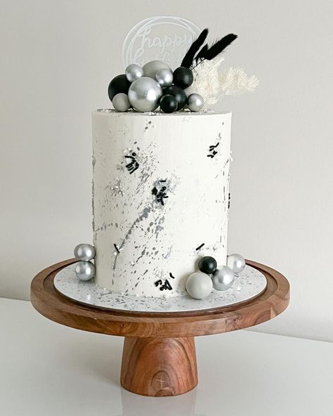 Mad Sweet Cakes on Instagram: “Black and silver splatter…” Black And Silver Birthday Cake Sweet 16, Black And White 21st Cake, Cake For 35th Birthday Man, Black And Silver Cake Ideas, Cake Silver Birthday, 21st Birthday Ideas Black And Silver, Black And Silver Cake For Men, Birthday Cake Black And Silver, Black And White Cake For Men