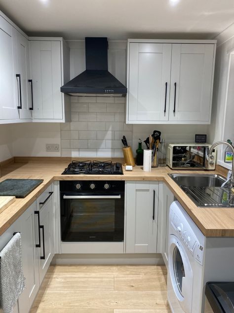 Grey Kitchen Black Worktop, Grey Kitchen Cabinets Small Space, Small Kitchen Uk Ideas, Black White And Grey Small Kitchen Ideas, Grey Kitchen Wood Countertop, Wood Worktop Kitchen Modern, Uk Small Kitchen Ideas, Small Kitchen With Black Appliances, Shaker Kitchen Black Handles