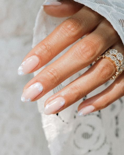 Fun Bridal Nails Wedding, White Flower Wedding Nails, Wedding Nails For Bride Flower, Gel Extension Wedding Nails, Simple Bride Nails Almond, Wedding Nails Flower Design, Bridal Nails Flower, Wedding Nails Real Nail, Just Married Nails