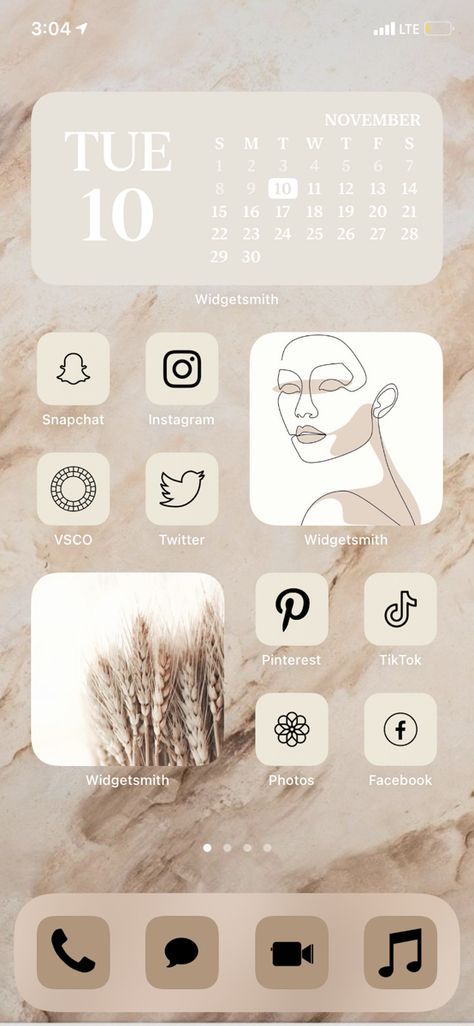 First page of my home screen... i LOVE how this turned out! Phone Home Page Ideas, Iphone Home Page Ideas, Layout Homescreen Iphone, Beige Home Screen, Phone Home Screen Ideas, Iphone Home Page, App Design Ipad, Home Screen Widget, Home Screen Wallpapers