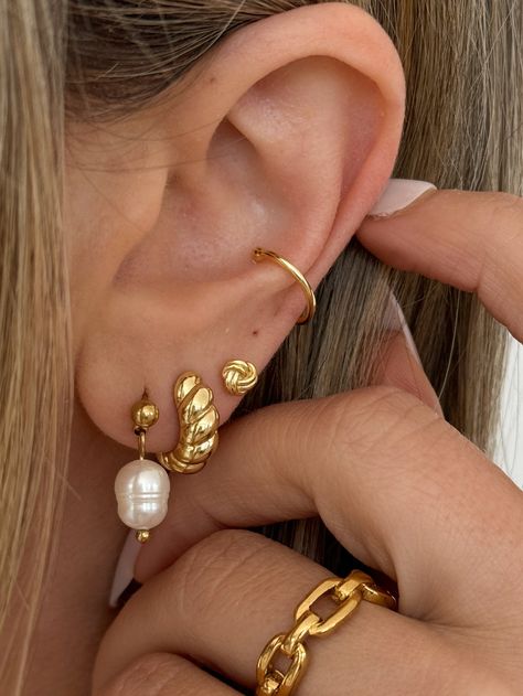 Mini Knot Gold Studs Vermeil Size: approx. 0.2 inch Piercing Stacks, Hair Theory, Earring Aesthetic, Earring Stack, Piercing Inspo, Aesthetic Earrings, Earrings Aesthetic, Knot Studs, Jewelry Fashion Trends