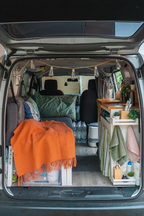 Suv Van Life, Mini Van Living, Van Living Aesthetic, Living In Car Aesthetic, Mini Van Conversion, Van Camping Ideas, Hippie Van Life, Minivan Conversion, Honda Element Camper