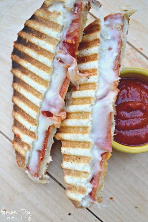 Pizza Panini, Lemon Tree Dwelling, Grilled Sandwiches, Panini Recipes, Panini Sandwiches, Burgers Sandwiches, Ooey Gooey, Soup And Sandwich, Calamari