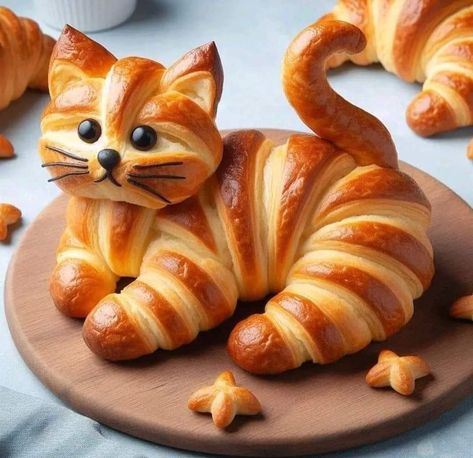 Croissant Cat Cat Bread, Amazing Food Decoration, Bread Art, Amazing Food Art, Creative Food Art, Food Carving, Easy Food Art, Food Garnishes, January 29