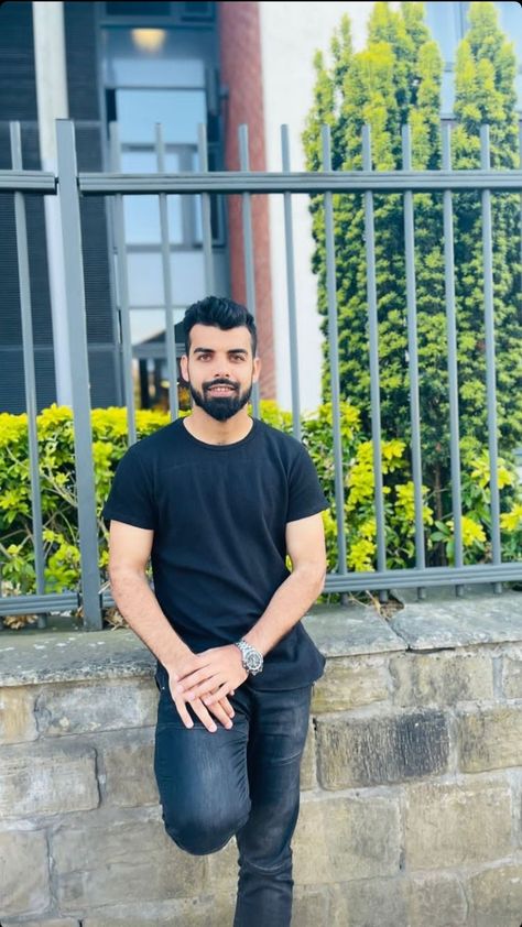 Shadab Khan Cricketer Pics, Shadab Khan Cricketer Wallpaper, Shadab Khan Pics, Shadab Khan Cricketer, Cricket Pakistan, Shadab Khan, Bollywood Men, Photography Men, Cricket Wicket