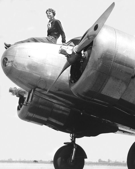 Finding Amelia Earhart’s Plane Seemed Impossible. Then Came a Startling Clue. - The New York Times Lockheed Electra, Naval Intelligence, Airplane Drawing, Drawing Vintage, Female Pilot, Retro Photography, Amelia Earhart, Space Museum, Vintage Aviation