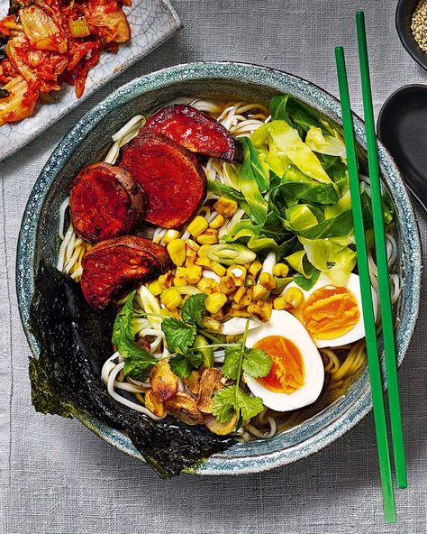 How to throw a ramen party Ramen Dinner Party, Ramen Buffet, Ramen Party Ideas, Ramen Bar Ideas, Ramen Bar Party, Ramen Party, Ramen Birthday Party, Build Your Own Ramen Bar, Vegetarian Japanese