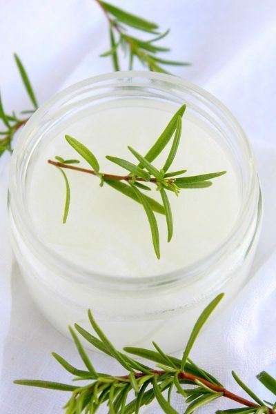 HOMEMADE VAPOR RUB RECIPE - Got a cough, stuffy nose and chest congestion? Get instant relief with this easy to make homemade vapor rub recipe using only natural ingredients! Homemade Vapor Rub, Remedies For Chest Congestion, Chest Congestion Remedies, Congestion Remedies, Stuffy Nose Remedy, Congestion Relief, Vapor Rub, Chest Congestion, Rub Recipes