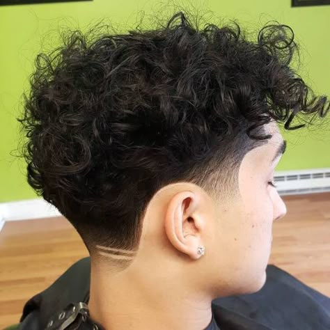 Medium Curly Cut With Undercut White Boy Haircuts, Hipster Haircuts For Men, Messy Curly Hair, Men's Curly Hairstyles, Hipster Haircut, Curly Hair Fade, Drop Fade, Hipster Hairstyles, Medium Length Hair Men