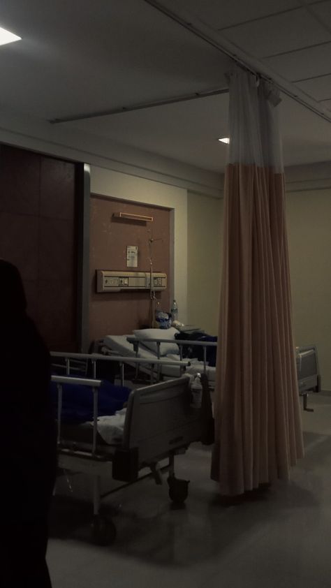 Hospital Room Snapchat Night, Messenger Call Template, Hospitalcore Aesthetic, Cafe Coffee Day, Hospital Room Snapchat Stories, Disney Character Drawings, Hospital Admit Hand Pics, Hospital Pictures, Clever Captions For Instagram