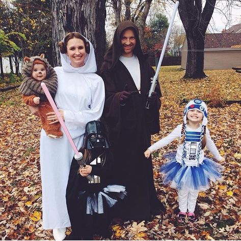 Family Star Wars Costume Diy, Ewok Family Costume, Family Of 4 Star Wars Costumes, Starwars Family Halloween, Pregnant Star Wars Costume, Family Star Wars Costumes With Baby, Family Costumes Star Wars, Family Costumes Starwars, Homemade Star Wars Costumes