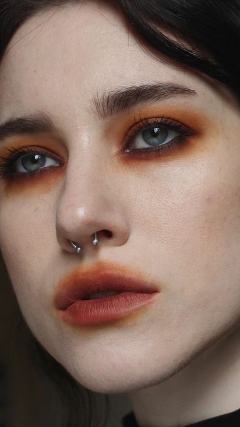 "Oh Christmas brow, oh Christmas brow, how lovely are your arches... Orange Grunge Makeup, Thanks Giving Make Up, 70s Grunge Makeup, Witchy Makeup Looks Halloween, Low Eyebrows Makeup, Goth Lashes, Whimsigoth Makeup, Eyebrow Trends, Vampire Bride