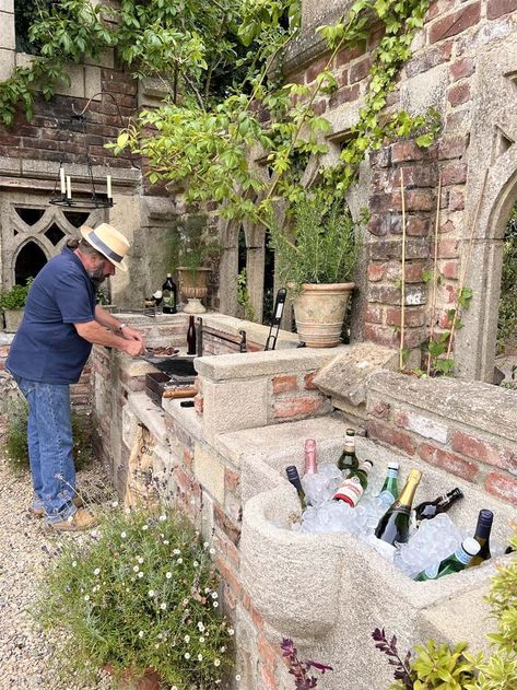 Garden Sink, Outdoor Bbq Area, Outdoor Sinks, Piscina Natural, Outdoor Stone, Outdoor Kitchen Patio, Garden Bbq, Have Inspiration, Bbq Area