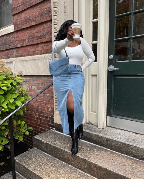 Long Demin Skirt Outfits Winter, Maxi Denim Skirt Outfit Mid Size, Mid Size Denim Skirt Outfit, Black Jeans Skirt Outfit Winter, Styling Maxi Skirt Fall, Denim Skirt Black Women, Denim Split Skirt Outfit, Light Wash Denim Skirt Outfits, Jean Maxi Skirt Outfit Summer