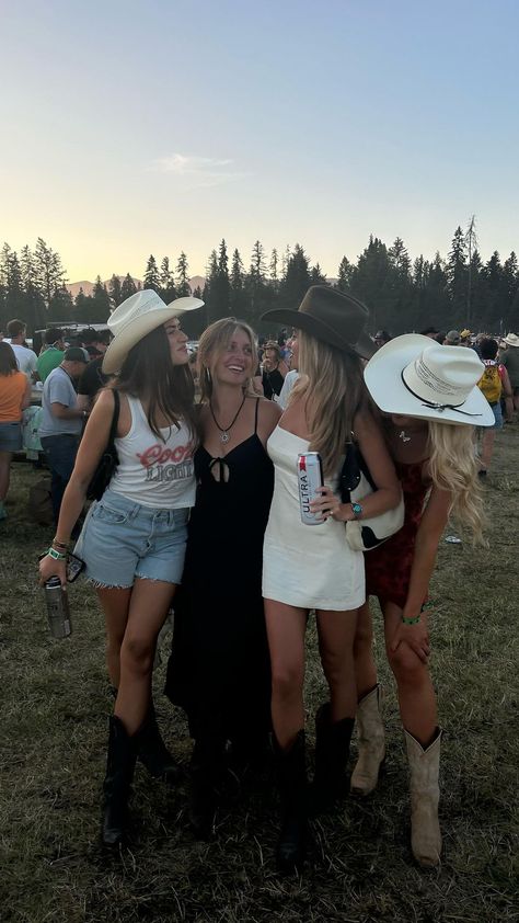 Country girls will survive (this weekend tested us though) | Instagram post from Virginia Dussell (@virginia.dussell) Ellie Thumann Stagecoach, Country Festival Outfits Women, Cow Girl Boots With Shorts, Festival Ideas Outfit, Under The Big Sky Festival Outfits, Bottlerock Napa Fashion, Aesthetic Friendship Photos, Country Girl Outfits Summer, Outside Concert Outfit