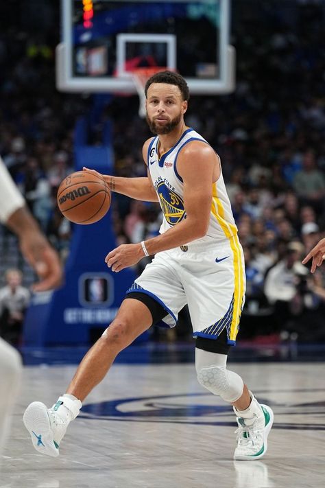 Basketball Stephen Curry, Nba Wallpapers Stephen Curry, Stephen Curry Wallpaper, Curry Wallpaper, Stephen Curry Basketball, Nourish Yourself, Curry Nba, Stephen Curry Shoes, Stephen Curry Pictures