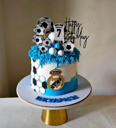 Football theme cake.. # chocolate, #footballthemecake #footballcake #cakedesigner #designercakesinnoida #noidabaker ##instacakes #instafood #cakeforboys #boyscake #kidscake #ronaldocake Football Theme Cake Topper Printable, Cake Designs Boys Kids, Birthday Boy Cake Ideas, Football Theme Cake Boys, Cake Football Birthday, Football Team Cake, Boys Birthday Cake Ideas, Football Cakes For Boys, 12 Birthday Cake