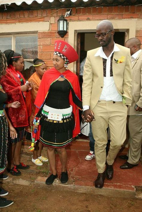 Traditional Suits Men, Maiden Outfit, Zulu Bride, Zulu Traditional Wedding, Zulu Traditional Attire, Zulu Wedding, Beige Suit, Smoothie Ideas, African Weddings