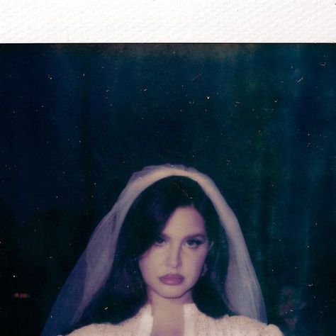 ᴍᴀʀʟᴇɴᴇ on Instagram: "Behind the scenes polaroids from the Interview Magazine shoot of February 14, 2023 🤍 Shared by Interview Magazine through a celebratory article for Lana’s birthday 🌷🙌🏻☀️ 📸 @nadialeecohen I’ll link the article in my stories! #lanadelrey #elizabethgrant #oceanblvdlanadelrey #didyouknowthattheresatunnelunderoceanblvd #bluebanisters #bluebanisterslanadelrey" Lana Del Rey, Lana Pfp, Lana Del Rey Fan, 60’s Aesthetic, Lana Del Rey Ultraviolence, Americana Aesthetic, Real Angels, Magazine Shoot, Interview Magazine