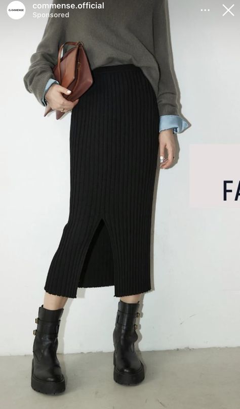 Straight Cut Midi Skirt, Midi Skirt With Sneakers Street Style, Ribbed Long Skirt Outfit, Knitted Long Skirt Outfit, Black Knitted Skirt Outfit, Long Skirt Professional Outfits, Long Knit Skirt Outfits, Long Fitted Skirt Outfits, Black Knit Skirt Outfit