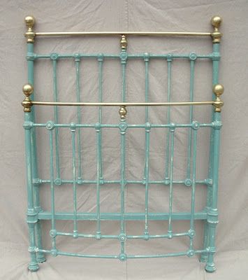 Stunning twin iron and brass bed painted in chalk paint, distressed just right! Shabby Chic Nightstand, Girls Room Paint, Deco Marine, Painted Beds, Iron Bed Frame, Paint Brass, Brass Bed, Antique Beds, Iron Bed