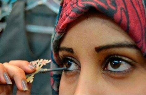 Natural Eyeliner Makeup, Natural Eyeliner, Irritated Eye, Middle Eastern Culture, Kohl Eyeliner, Arab Culture, Arabian Beauty, Eyeliner Makeup, No Eyeliner Makeup