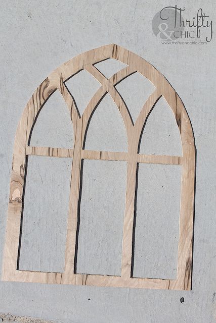 Diy Cathedral Window Frame, Diy Cathedral Window, Window Frame Diy, Window Farmhouse, Window Frame Decor, Frame Tutorial, Cathedral Window, Farmhouse Window, Farmhouse Windows