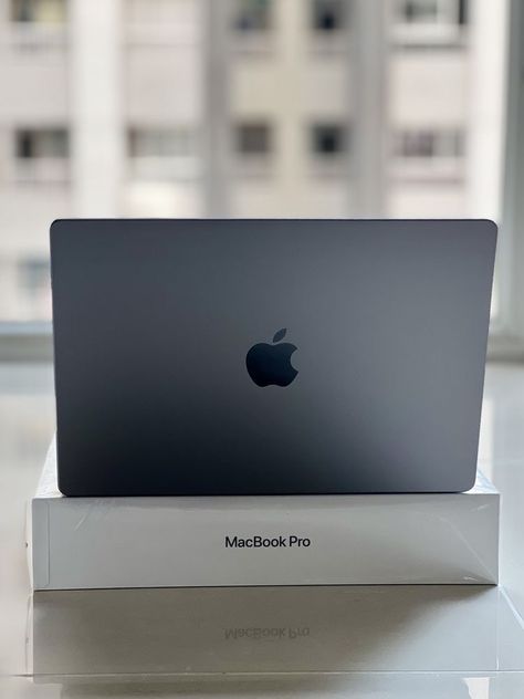 Macbook Pro Aesthetic, Macbook Pro Space Grey, Macbook Aesthetic, Apple Laptop Macbook, Mac Book Pro, Macbook Air Laptop, Macbook Pro Laptop, Apple Macintosh, Laptop Design