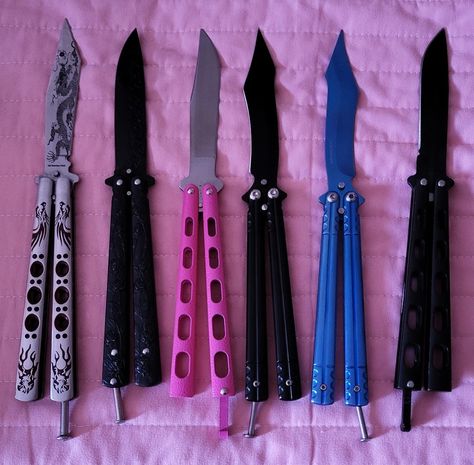 Pretty Pink Knifes, Butterfly Knives Aesthetic, Hello Kitty Knives, Pink Butterfly Knife, Balisong Aesthetic, Coquette Knife, Aesthetic Knifes, Egirl Pink, Balisong Knife