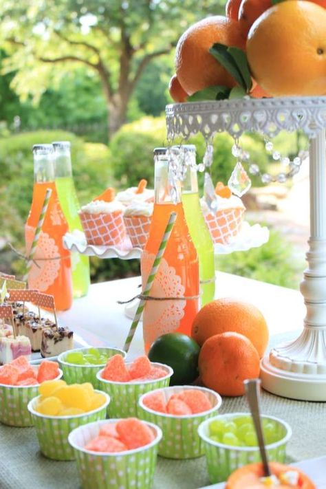 Citrus Dinner Party | CatchMyParty.com Citrus Party, Citrus Grove, Citrus Wedding, Party Fotos, Orange Party, Pink Grapefruit, Party Entertainment, Lemon Lime, Party Inspiration