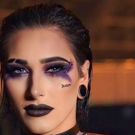 Buff Women, Dress Design Drawing, Rhea Ripley, Cool Makeup Looks, Beauty Make-up, Purple Eyeshadow, Gothic Makeup, Creative Makeup Looks, Halloween Makeup Looks