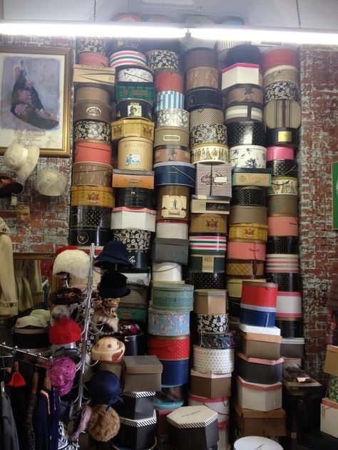 Vintage Hat Display Ideas, Display Vintage Hats, Vintage Hat Display, Extra Large Hat Boxes, Vintage Hat Boxes Display, Vintage Hat Box, Vintage Brown 5-panel Hats, Vintage Hat Boxes, Vintage Containers