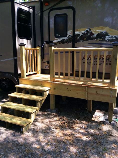 Porch For Rv, Porch For Camper, Campsite Decorating, Camper Steps, Trailer Deck, Camper Trailer Remodel, Diy Camper Remodel, Rv Homes, Trailer Living