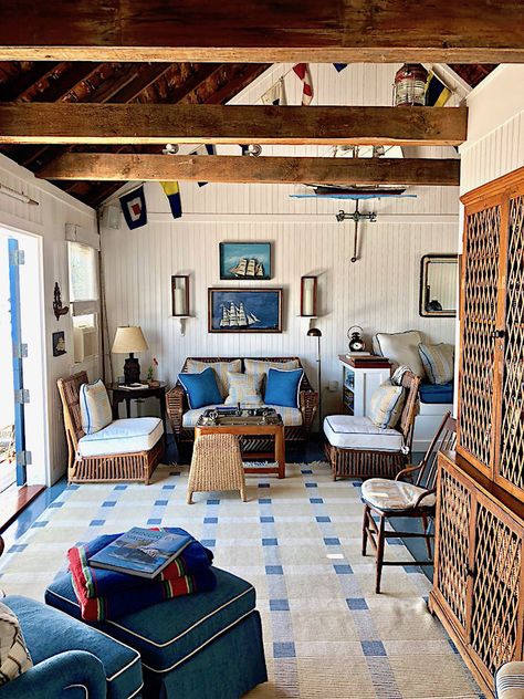 Boathouse Design, Nantucket Style Homes, Nantucket Cottage, Nantucket Home, Nantucket Style, Beach Shack, Beach Cottage Decor, Chic Spaces, Friday Favorites