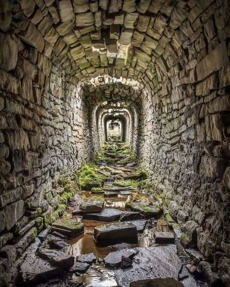 Urban Exploring, Abandoned House, House Of Beauty, Places In Europe, Fantasy Places, Urban Exploration, Old Stone, Abandoned Buildings, Old Buildings