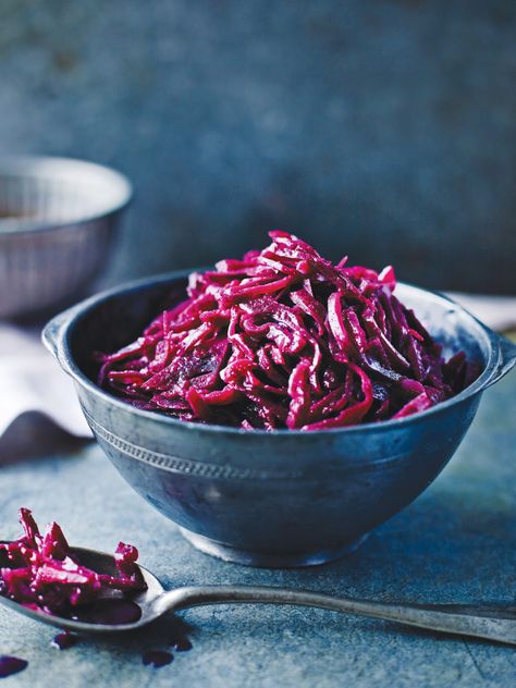 Red Cabbage Christmas, Recipe For Red Cabbage, Mary Berry Christmas, Cooked Red Cabbage, Red Cabbage Recipe, Christmas Vegetables, Norwegian Recipes, Red Cabbage Recipes, Braised Red Cabbage