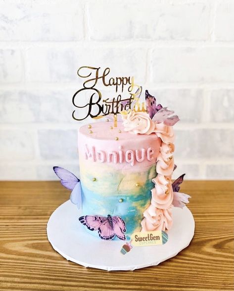 Specialty Cake Ombre Butterfly Cake, Butterfly Birthday Cake, Ombre Butterfly, 8th Birthday Cake, Cake Cute, Butterfly Birthday Cakes, 8 Birthday, Butterfly Cake, Beautiful Birthday Cakes