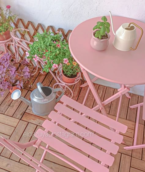 Pink And Green Balcony, Girly Balcony Ideas, Pink Garden Furniture, Girly Patio Ideas, Pink Patio Ideas, Pink Balcony Decor, Coquette Balcony, Pink Porch Decor, Pink Patio Furniture