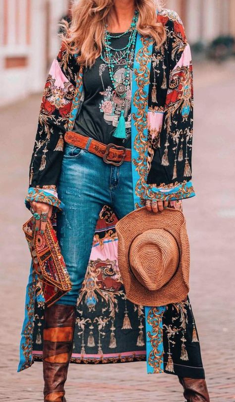 Outfits and accessories to create a boho chic Neo-hippie style. And boho chic ides for festival outfits and spring. Look Kimono, Stile Boho Chic, Look Boho Chic, Moda Hippie, Mode Hippie, Estilo Hippie, Boho Style Outfits, Mode Boho, Women Fashion Edgy