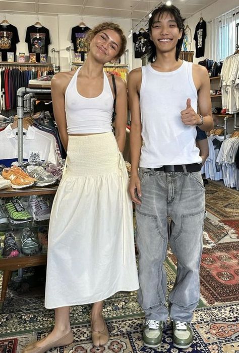 Zendaya Style Street, Zendaya Street Style, Zendaya Outfits, White Sheer Top, Zendaya Style, Mode Inspo, Vintage Store, Mode Inspiration, Fashion Inspo Outfits