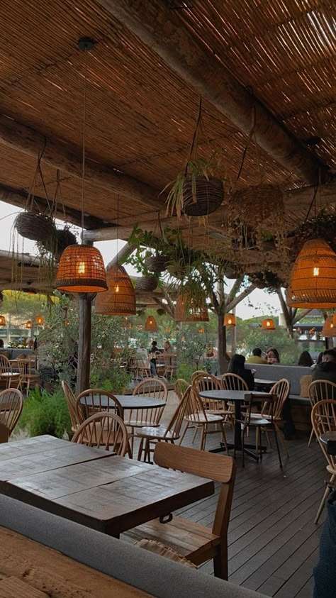 Garden Restaurant Design, Rural Restaurant, Restaurant Design Rustic, Lakeside Cafe, Mexican Restaurant Decor, Outdoor Restaurant Patio, Rooftop Restaurant Design, Coffee House Design, Outdoor Cooking Spaces