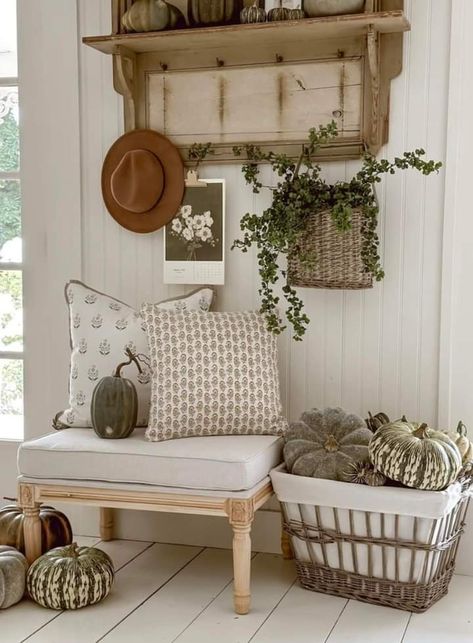 Cottage Entryway Ideas, French Country Entryway, Cottagecore Bedroom Ideas, Cottage Entryway, Happy Evening, Boho Bedroom Ideas Hippie, Southern Cottage, Cottage Decor Farmhouse, Entryway Inspiration