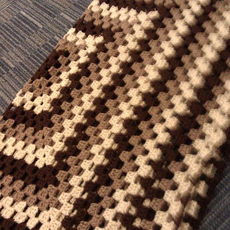 Crochet Blanket Brown, Crochet Brown Blanket, Brown Granny Square Blanket, Brown Crochet Ideas, Brown Crochet Blanket, Beige Crochet Blanket, Brown Granny Square, Paw Crochet, Coffee With Cream