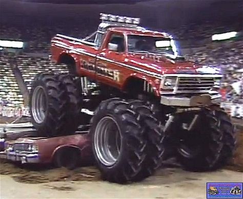 Beetle Truck, Monster Truck Pictures, Monster Truck Jam, Monster Truck Show, Monster Mud, Big Monster Trucks, Retro Truck, Truck Photo, Big Monster