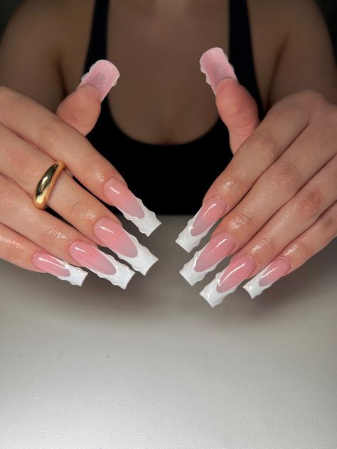 Long frenchtip, pinky base colour, 3D nail designs, nail designs, clean nails, sharp 3d Summer Nails Square, 3d Line Nails, Girly Gel Nails, 3d Nails Design, 3d Nail Designs Acrylics, White Acrylic Nails, Glow Nails, Work Nails, French Tip Acrylic Nails