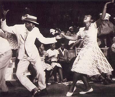 DANCE~Swing out! Dancing Reference, Jitterbug Dance, Music Soul, Dance Pop, Vintage Dance, Jitterbug, Lindy Hop, Swing Dancing, Swing Dance